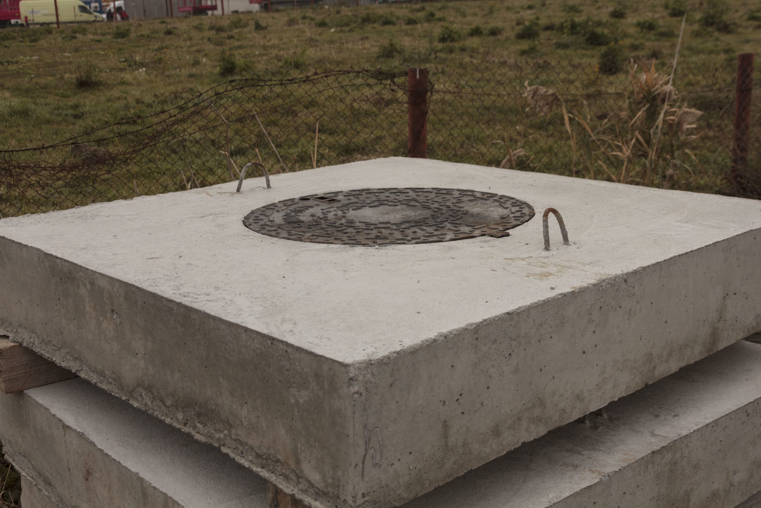 Capac din beton armat pentru trafic greu